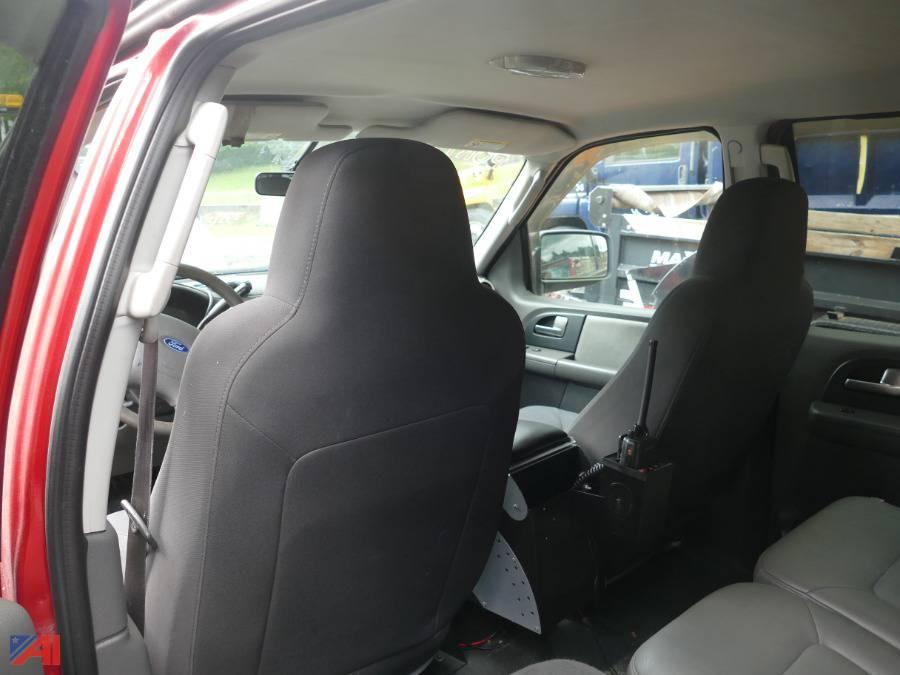 2003 Ford Expedition - image 8