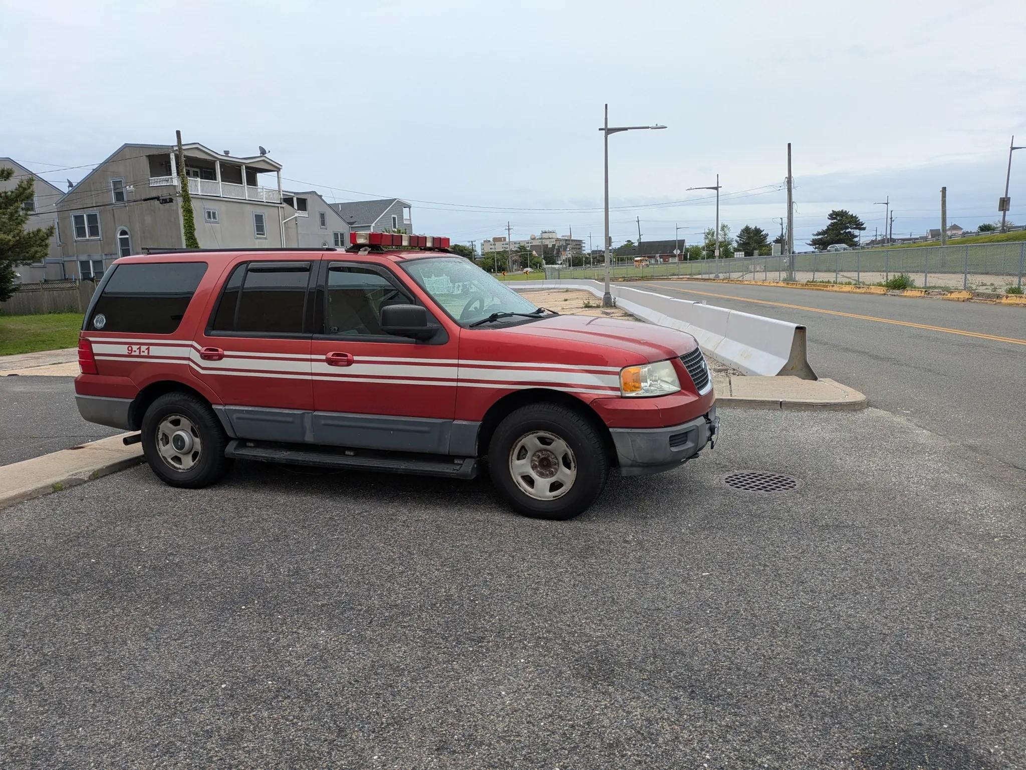 2003 Ford Expedition - image 2
