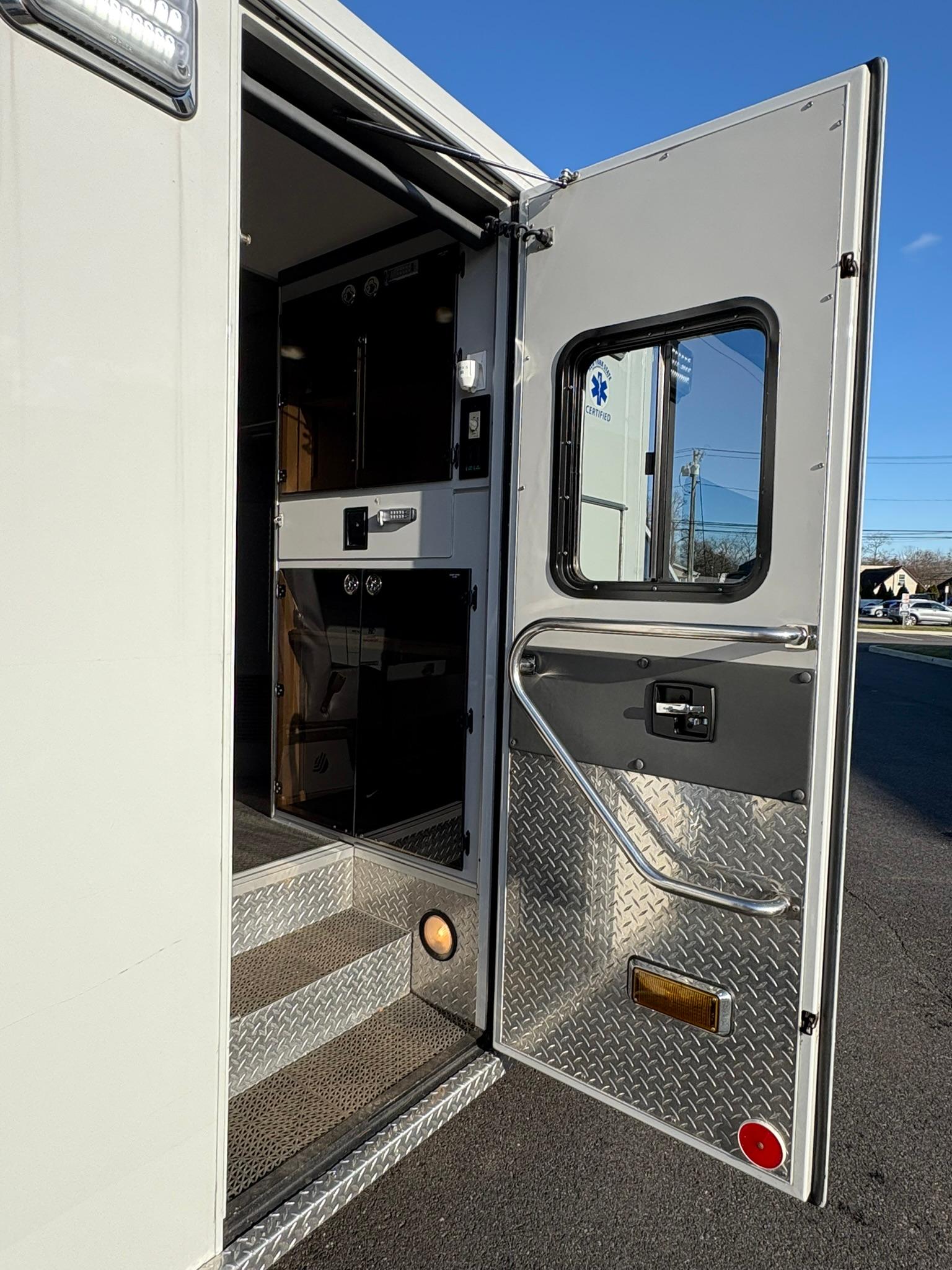 2021 PL-Custom Ford Type III Ambulance - image 9