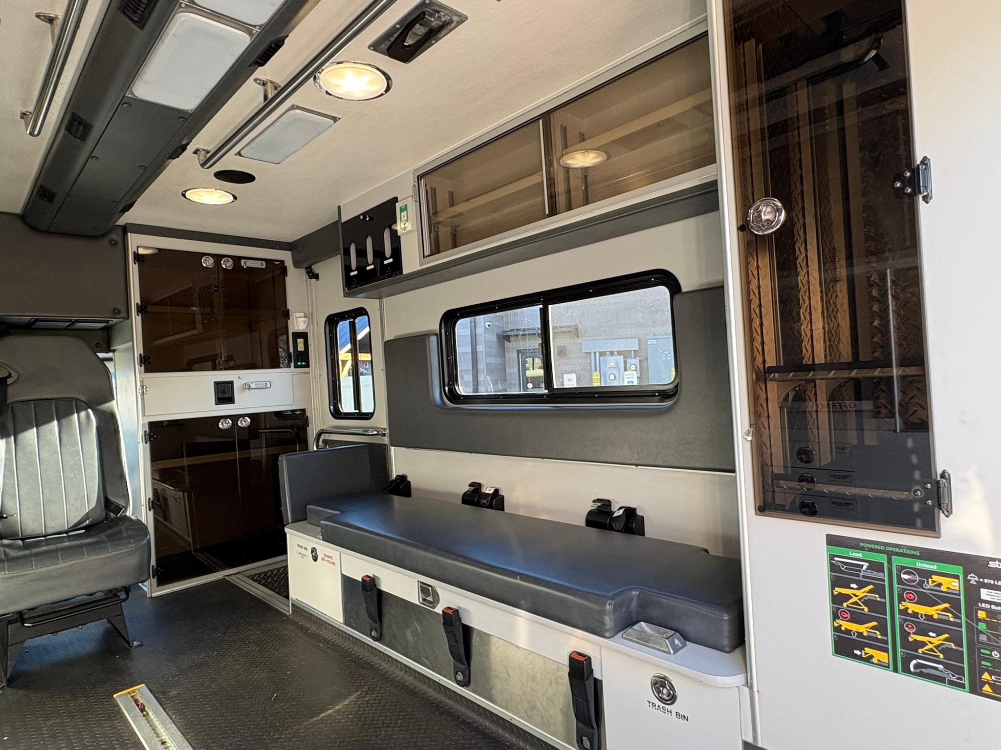 2021 PL-Custom Ford Type III Ambulance - image 7