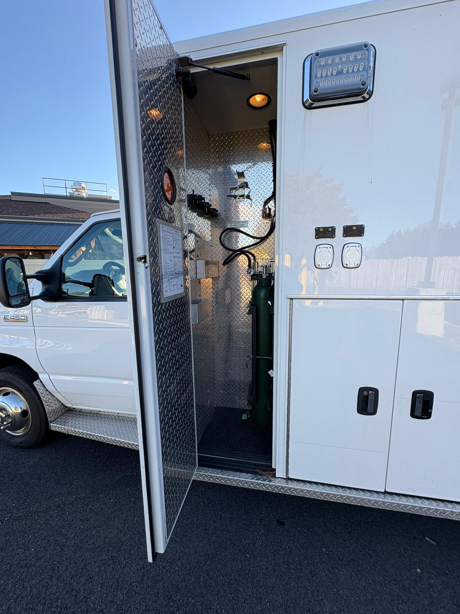 2021 PL-Custom Ford Type III Ambulance - image 15