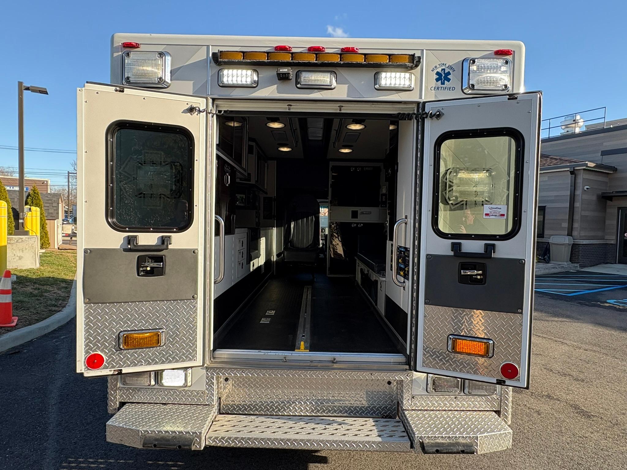 2021 PL-Custom Ford Type III Ambulance - image 5