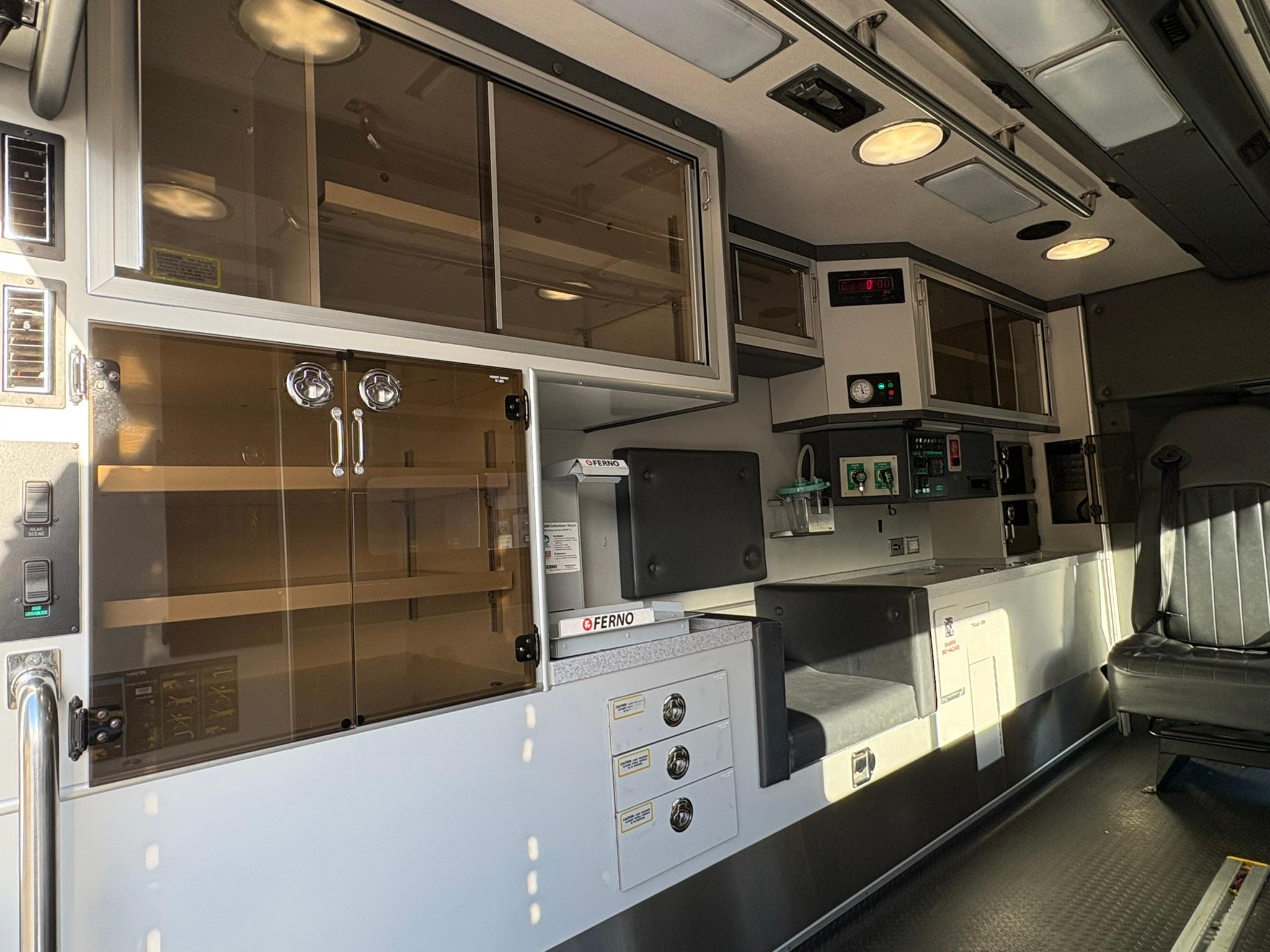 2021 PL-Custom Ford Type III Ambulance - image 6