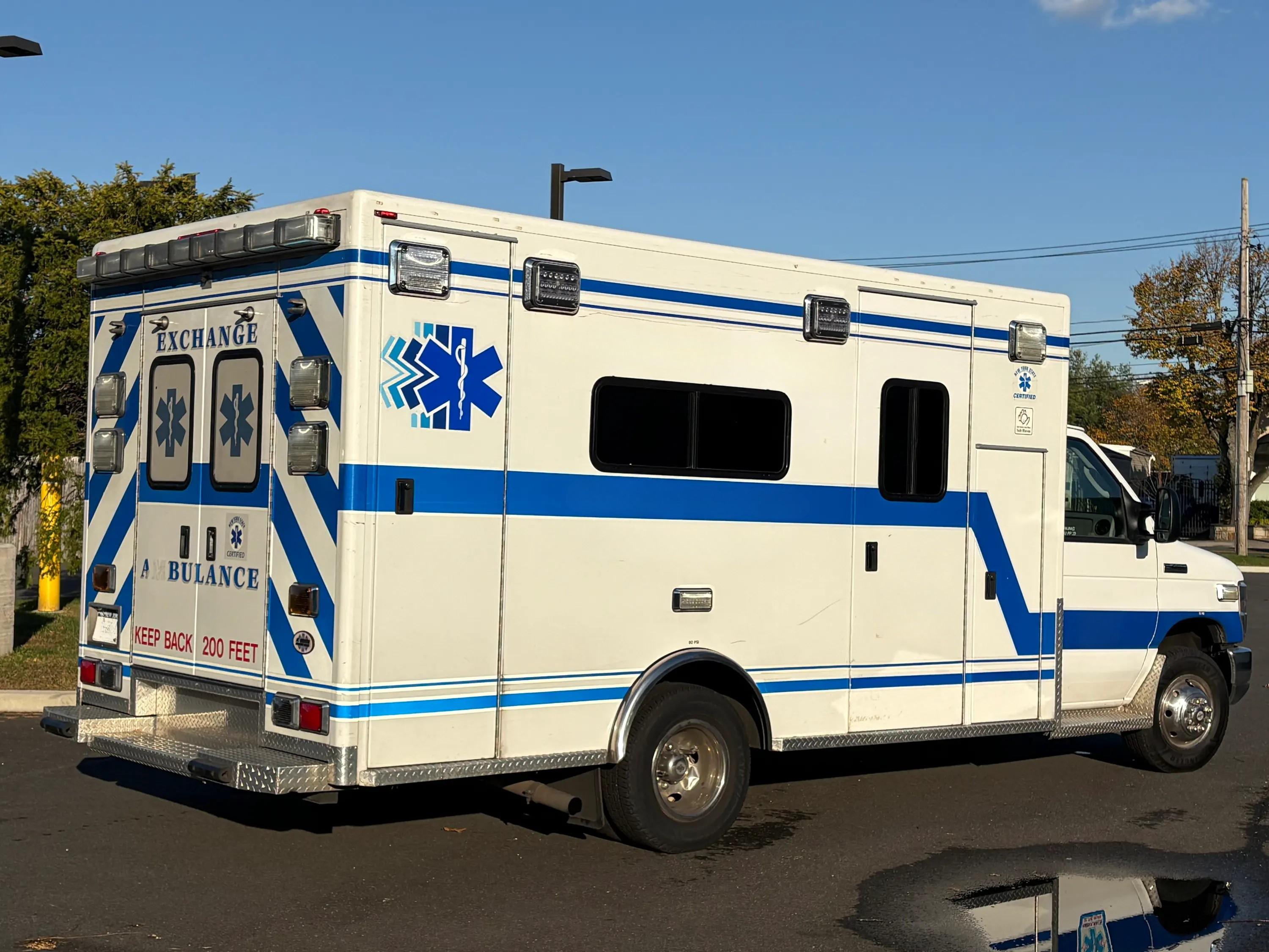 2016 PL-Custom Ford Type III Ambulance - image 3