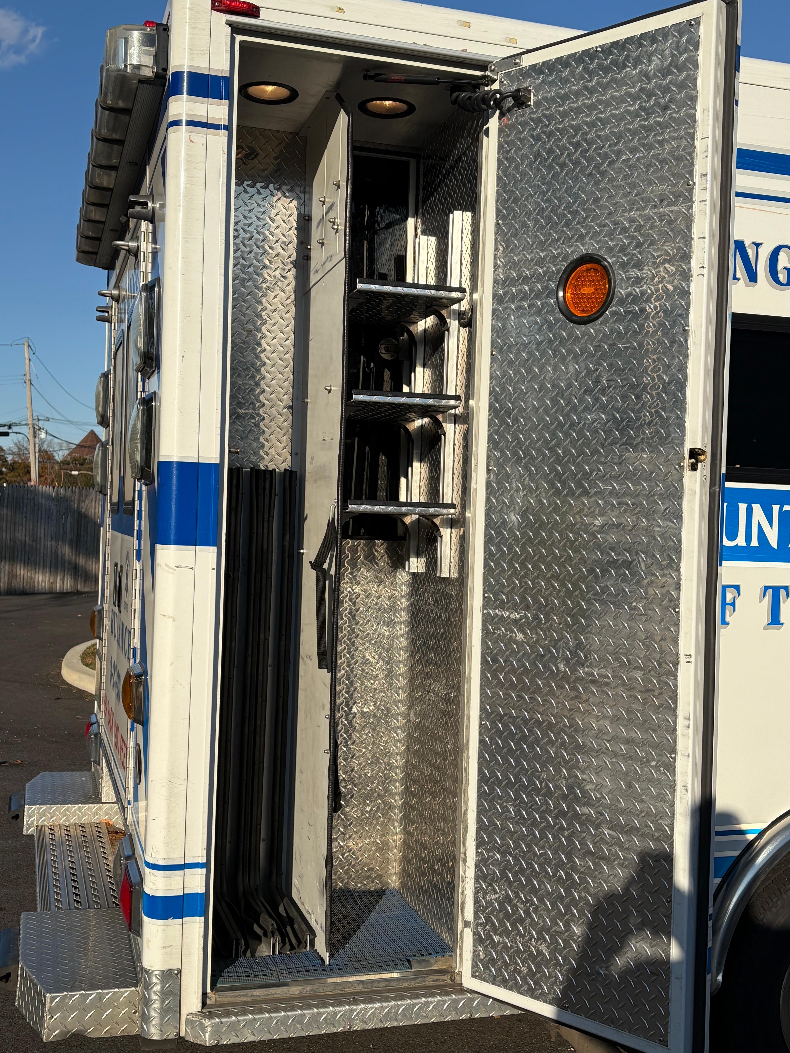 2016 PL-Custom Ford Type III Ambulance - image 13