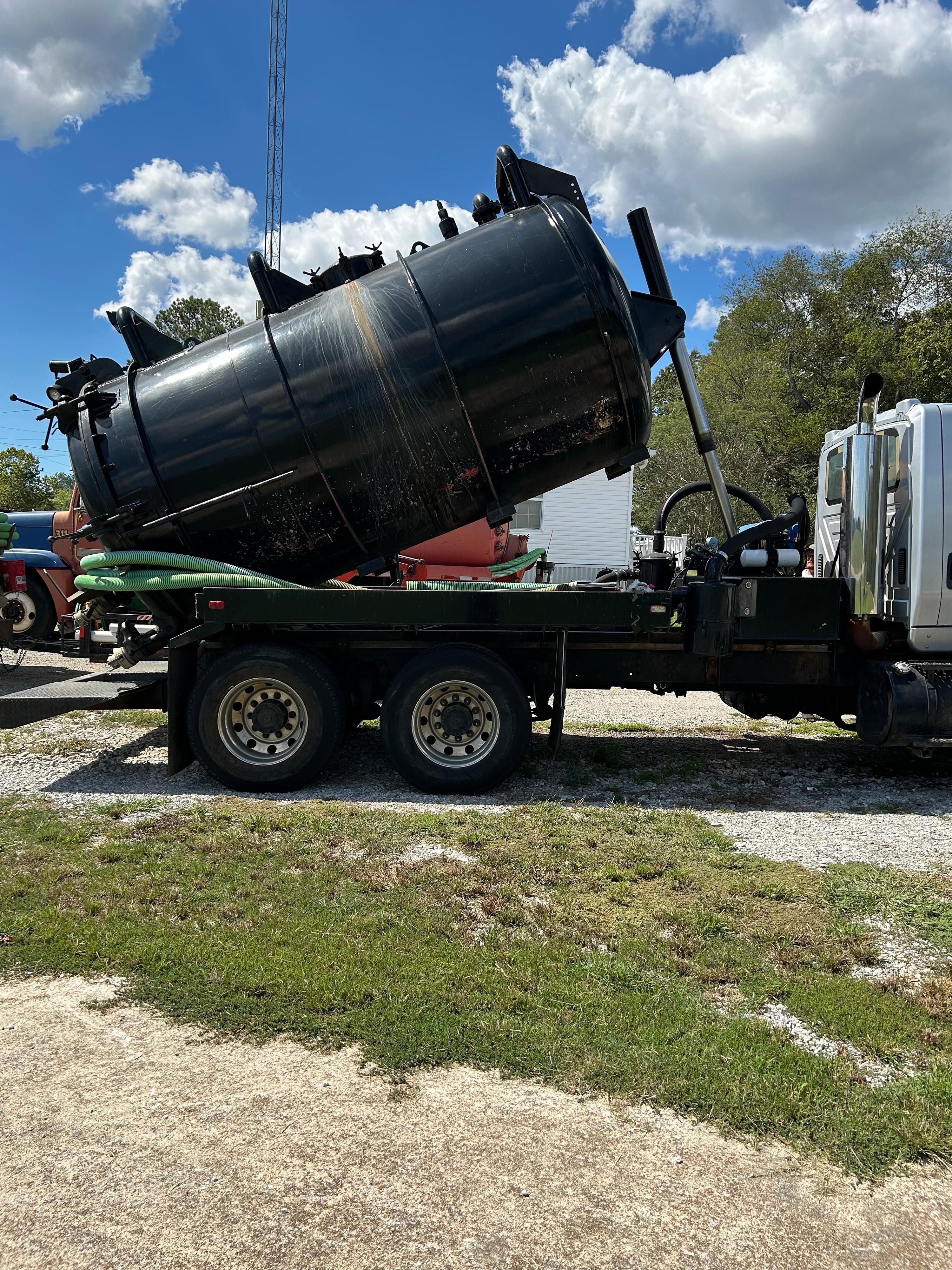 2004 International Westech Septic - image 7