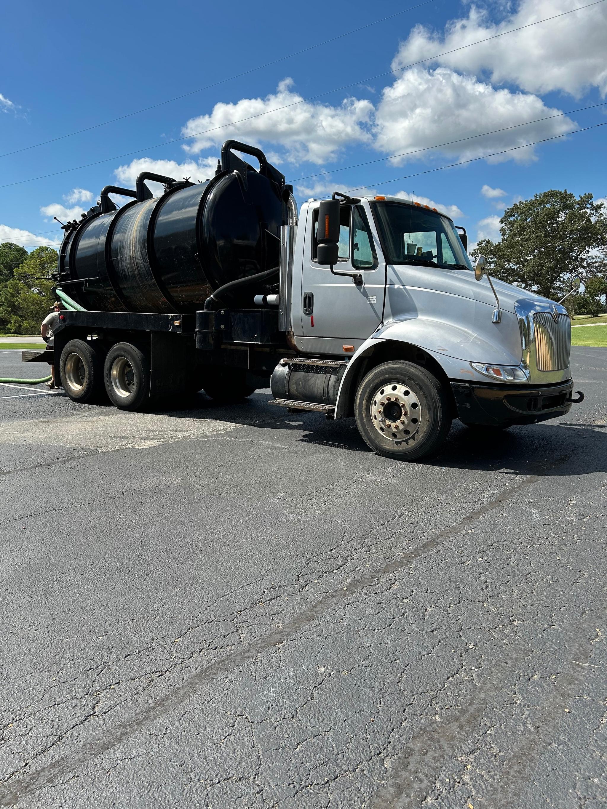 2004 International Westech Septic - image 3