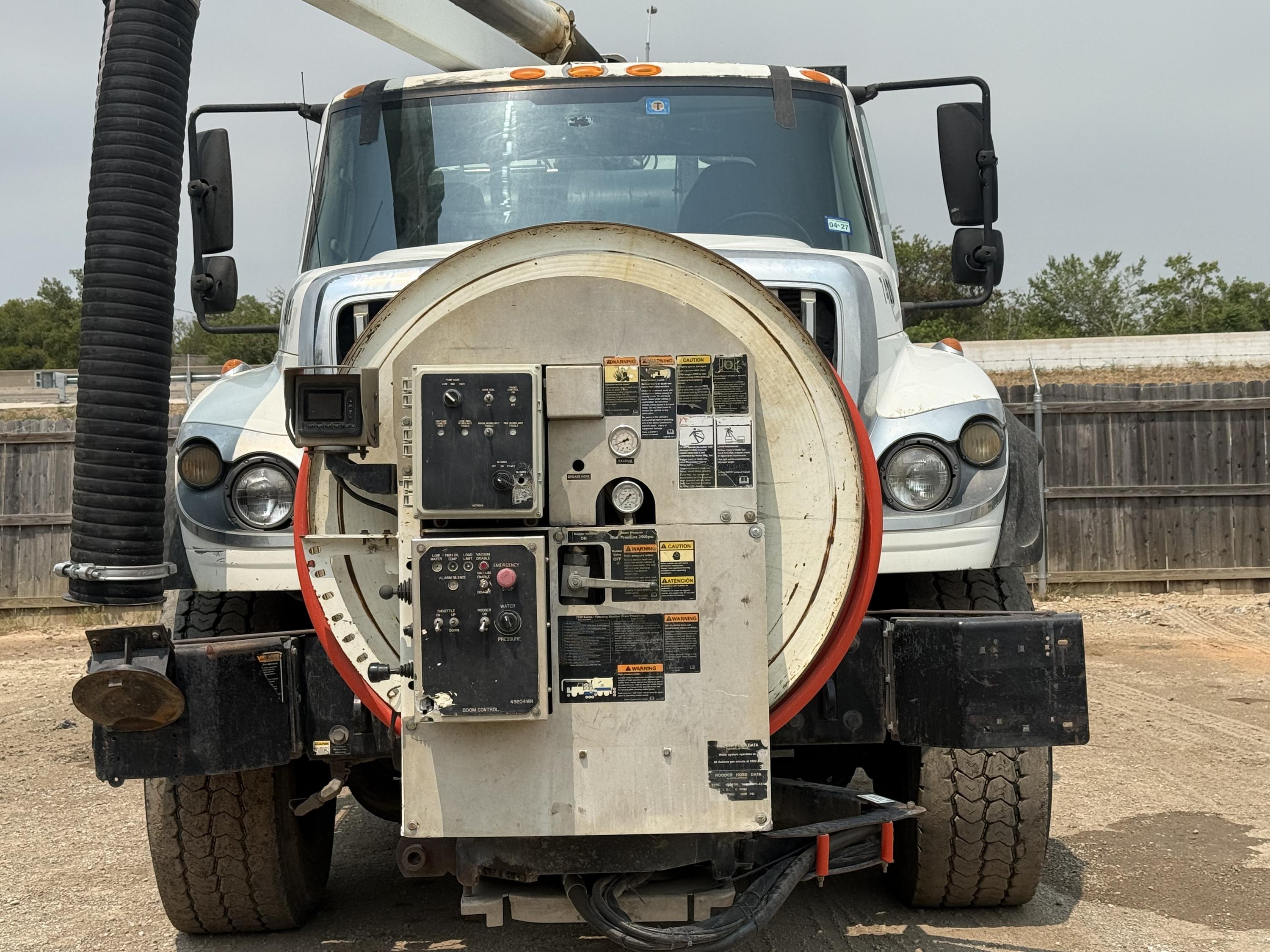 2011 International Vactor Hydrovac - image 10