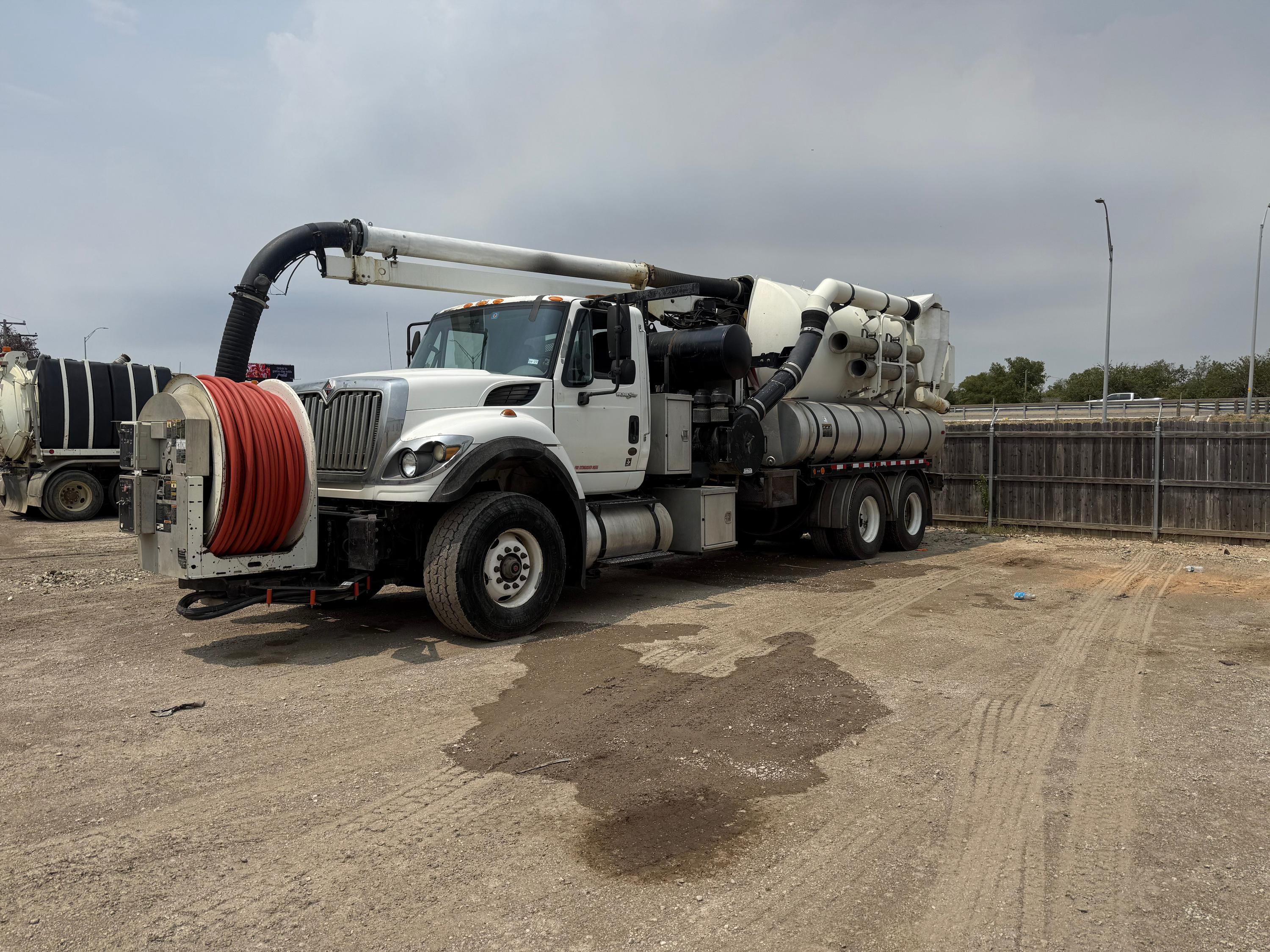 2011 International Vactor Hydrovac - image 9