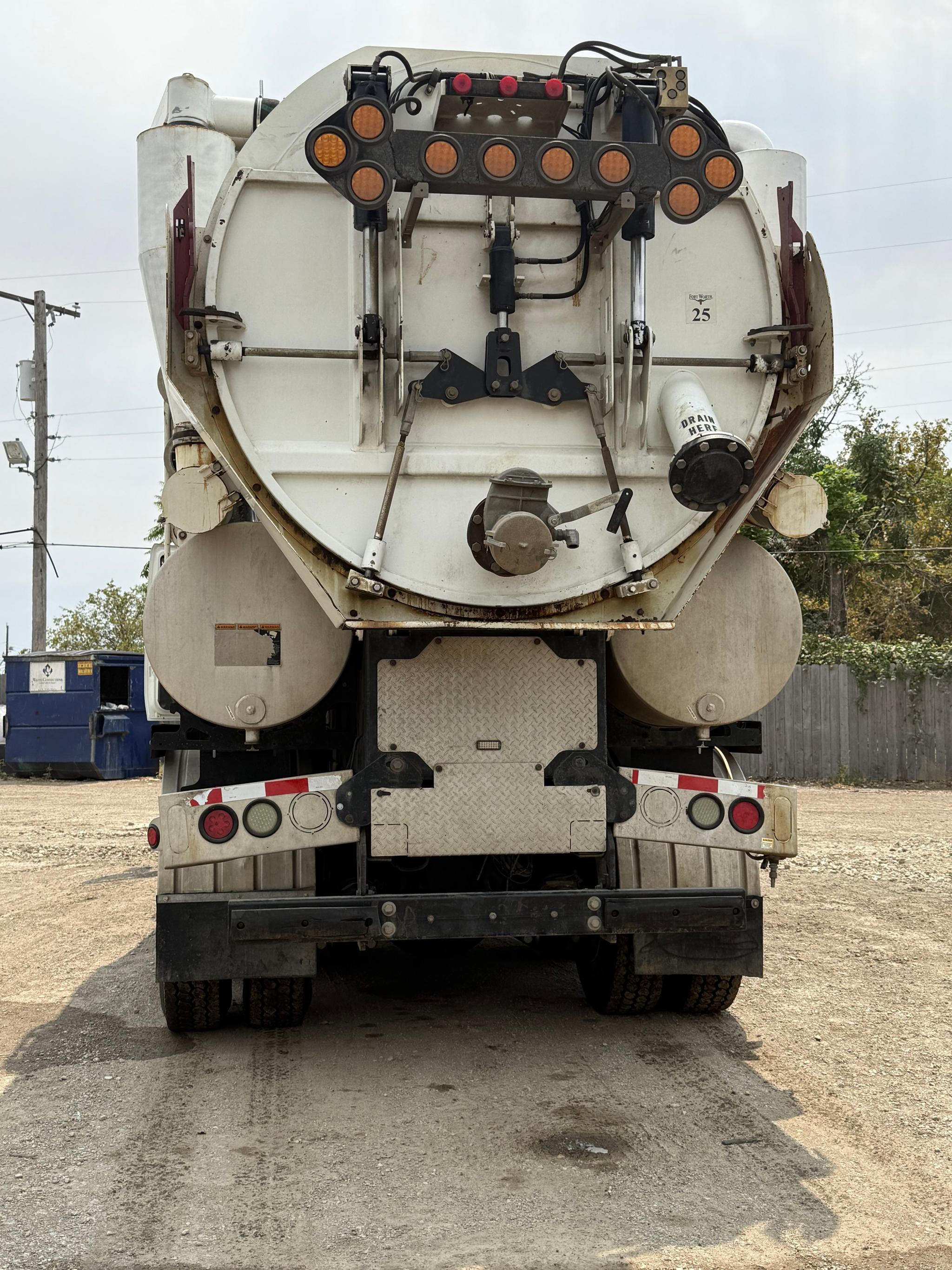2011 International Vactor Hydrovac - image 3