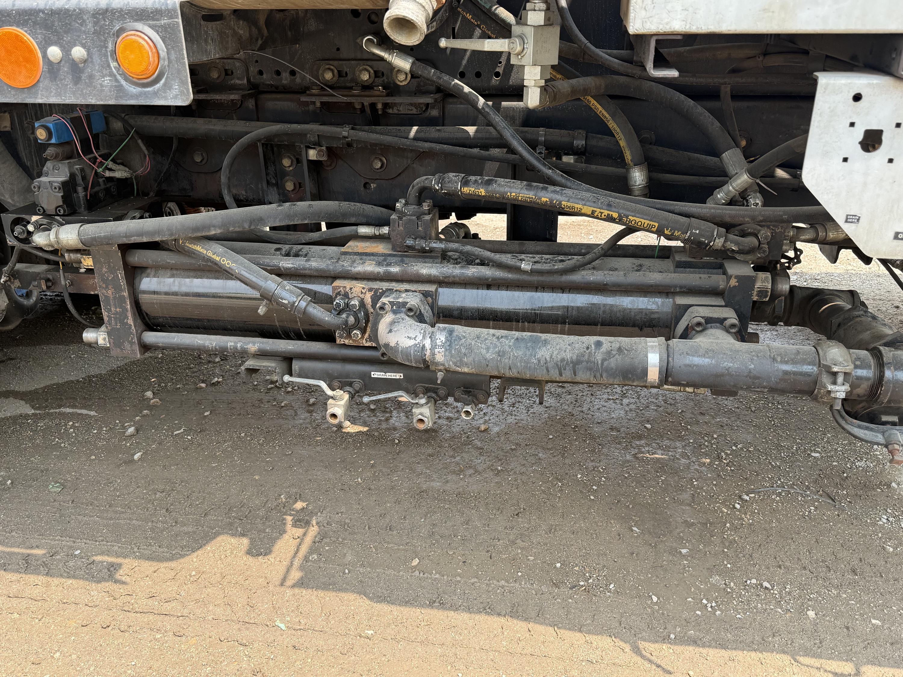 2011 International Vactor Hydrovac - image 8