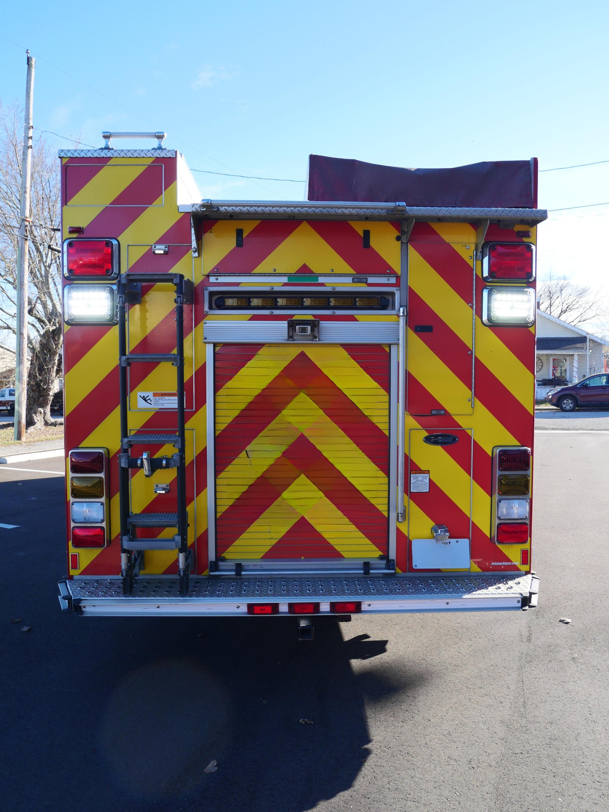 2013 E-One Typhoon Pumper - image 3
