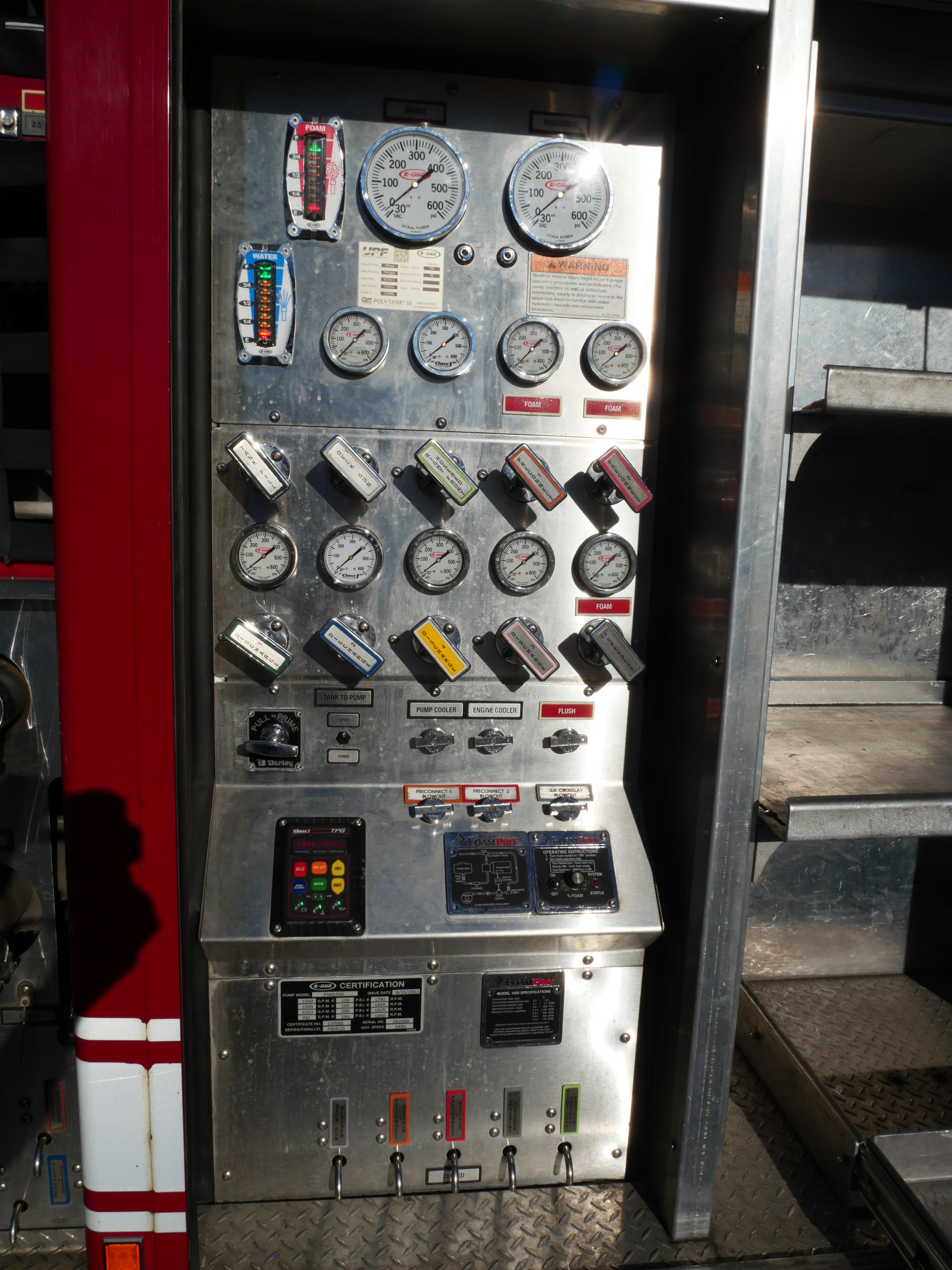 2013 E-One Typhoon Pumper - image 13