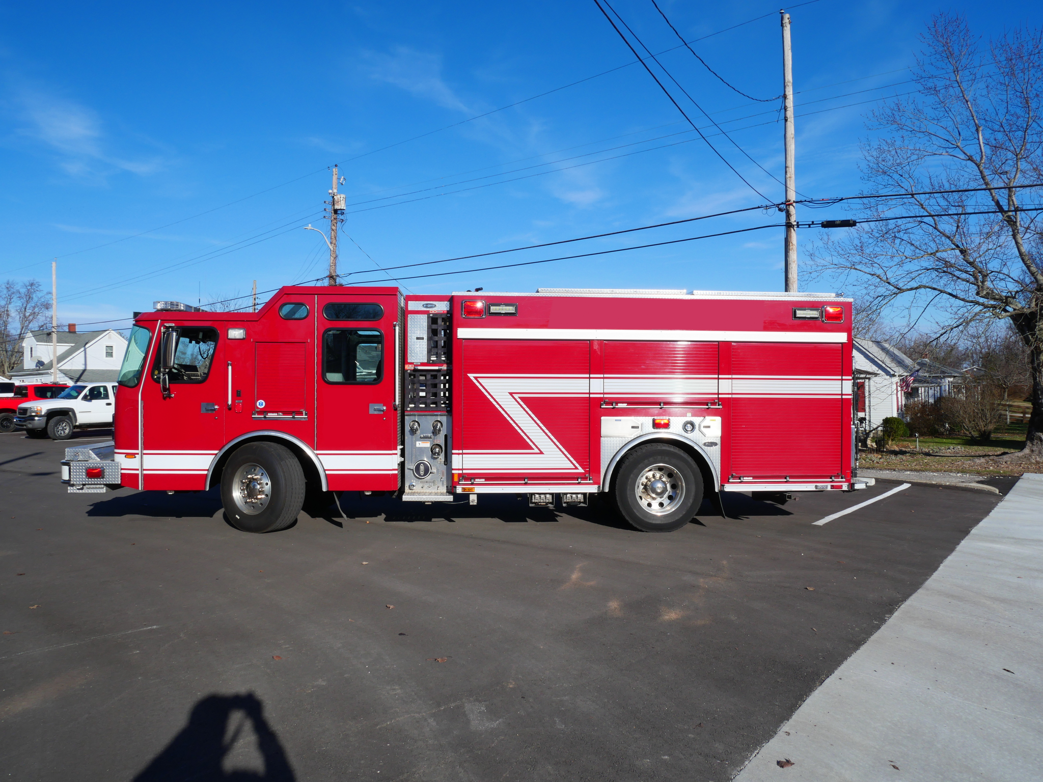 2013 E-One Typhoon Pumper - image 2