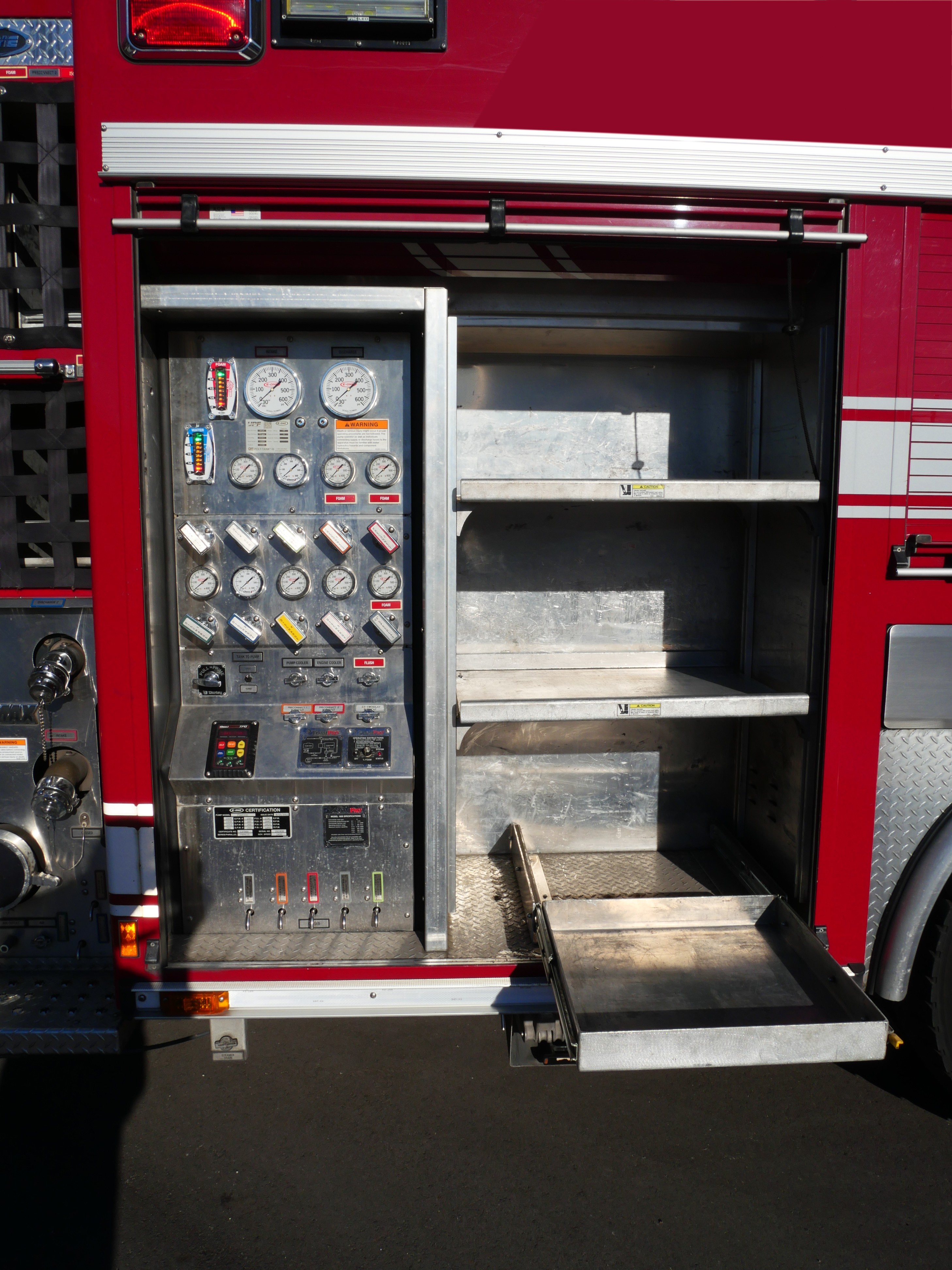 2013 E-One Typhoon Pumper - image 12
