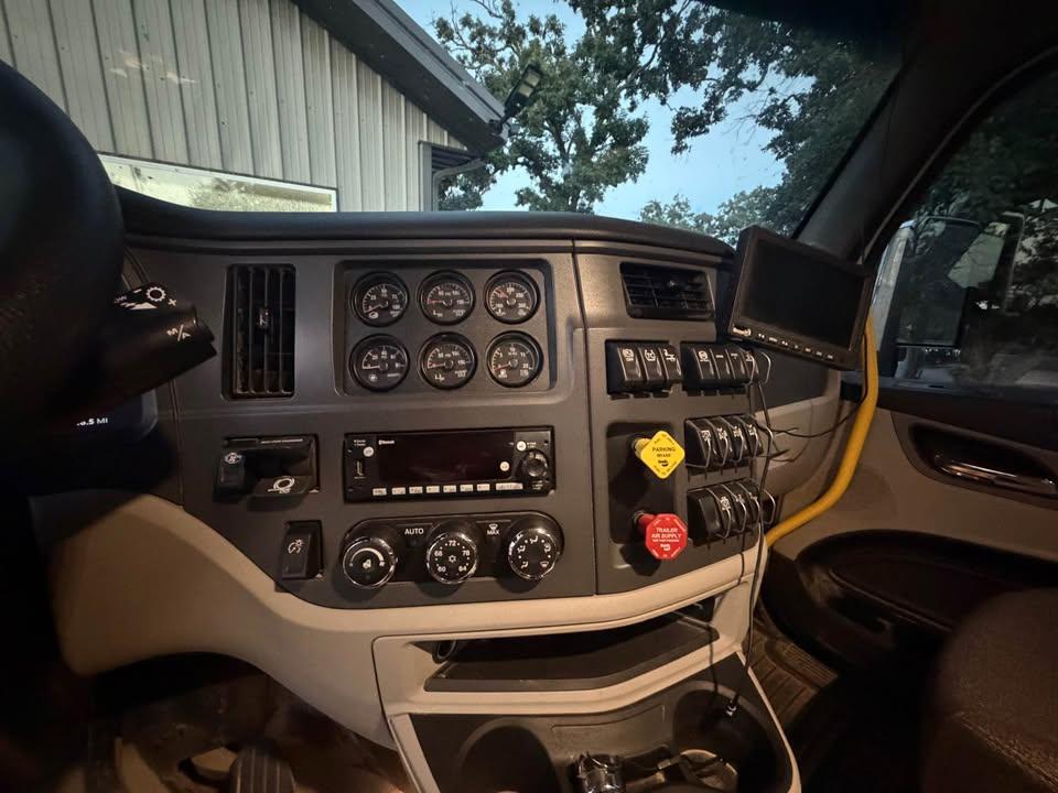 2025 Peterbilt 567 Dump Truck - image 5