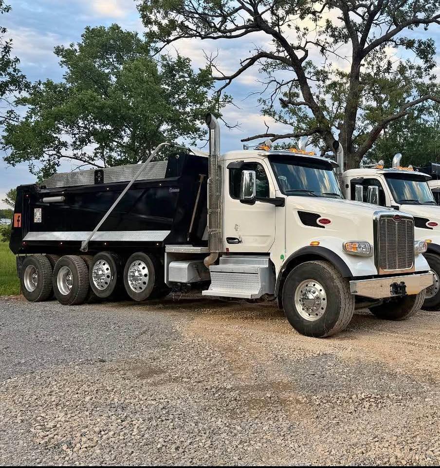 2025 Peterbilt 567 Dump Truck - image 1