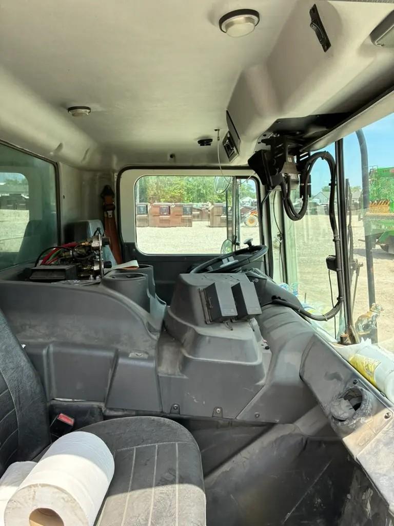 2020 Mack E-Z Pack Front Loader - image 13