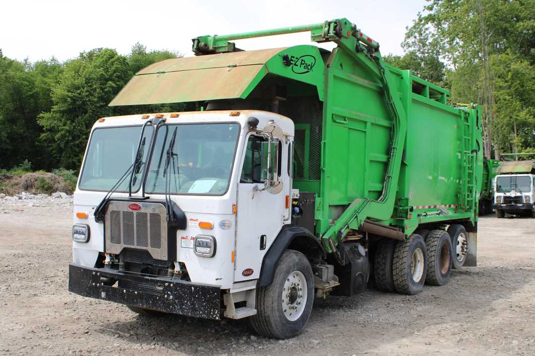 2020 Peterbilt E-Z Pack Front Loader