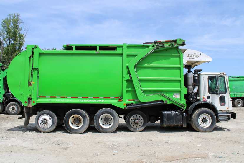 2020 Mack E-Z Pack Front Loader — photo 4
