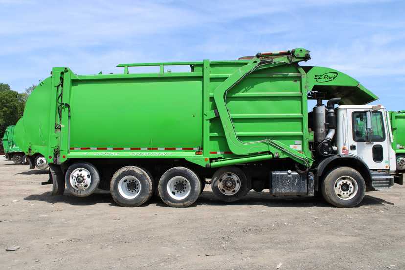 2020 Mack E-Z Pack Front Loader — photo 5