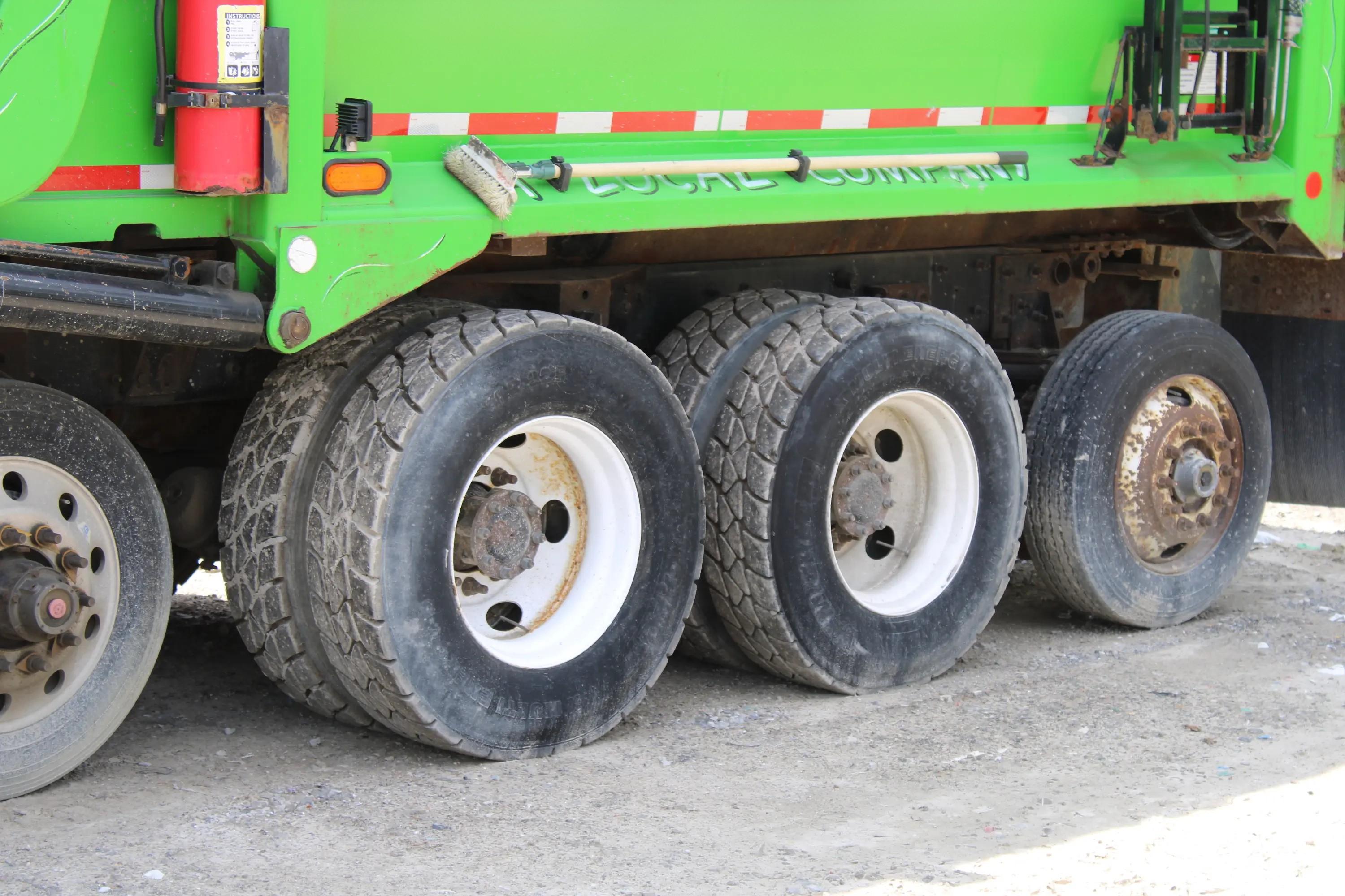 2020 Mack E-Z Pack Front Loader - image 10