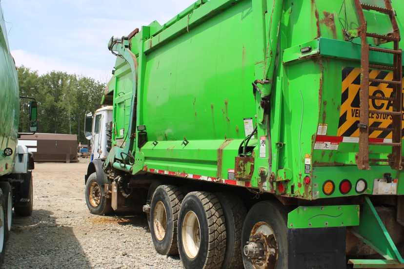 2016 Mack Heil Front Loader — photo 8