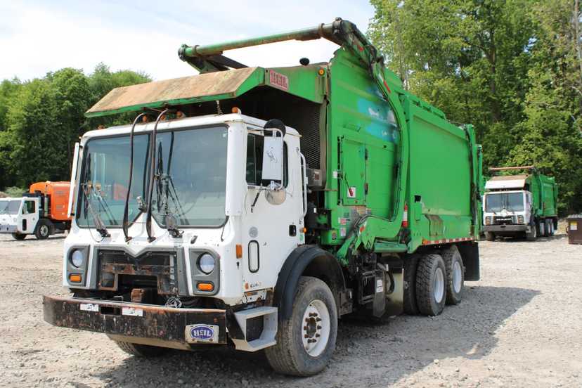 2017 Mack Heil Front Loader