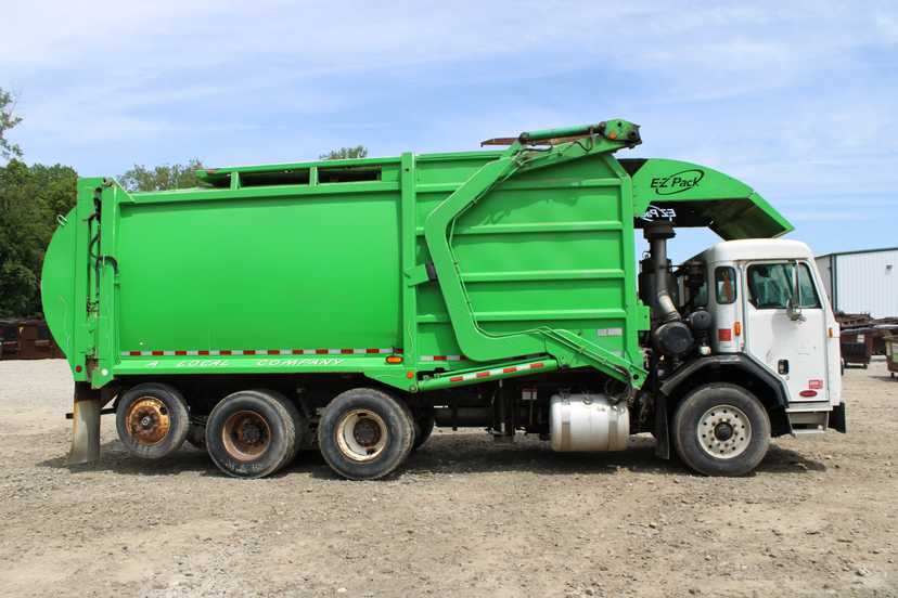 2020 Peterbilt E-Z Pack Front Loader — photo 4