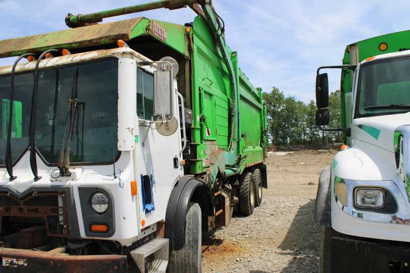 2016 Mack Heil Front Loader — photo 4