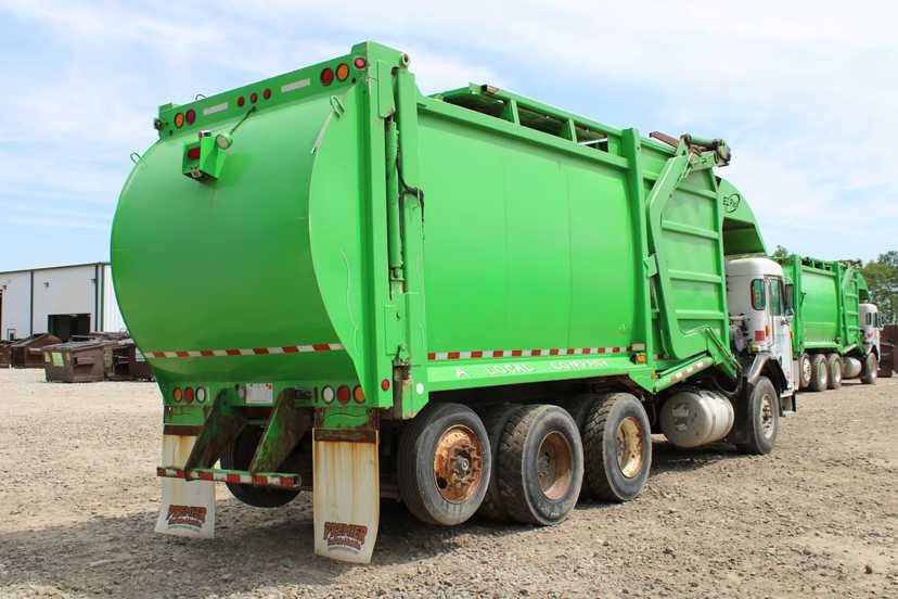 2020 Peterbilt E-Z Pack Front Loader — photo 5