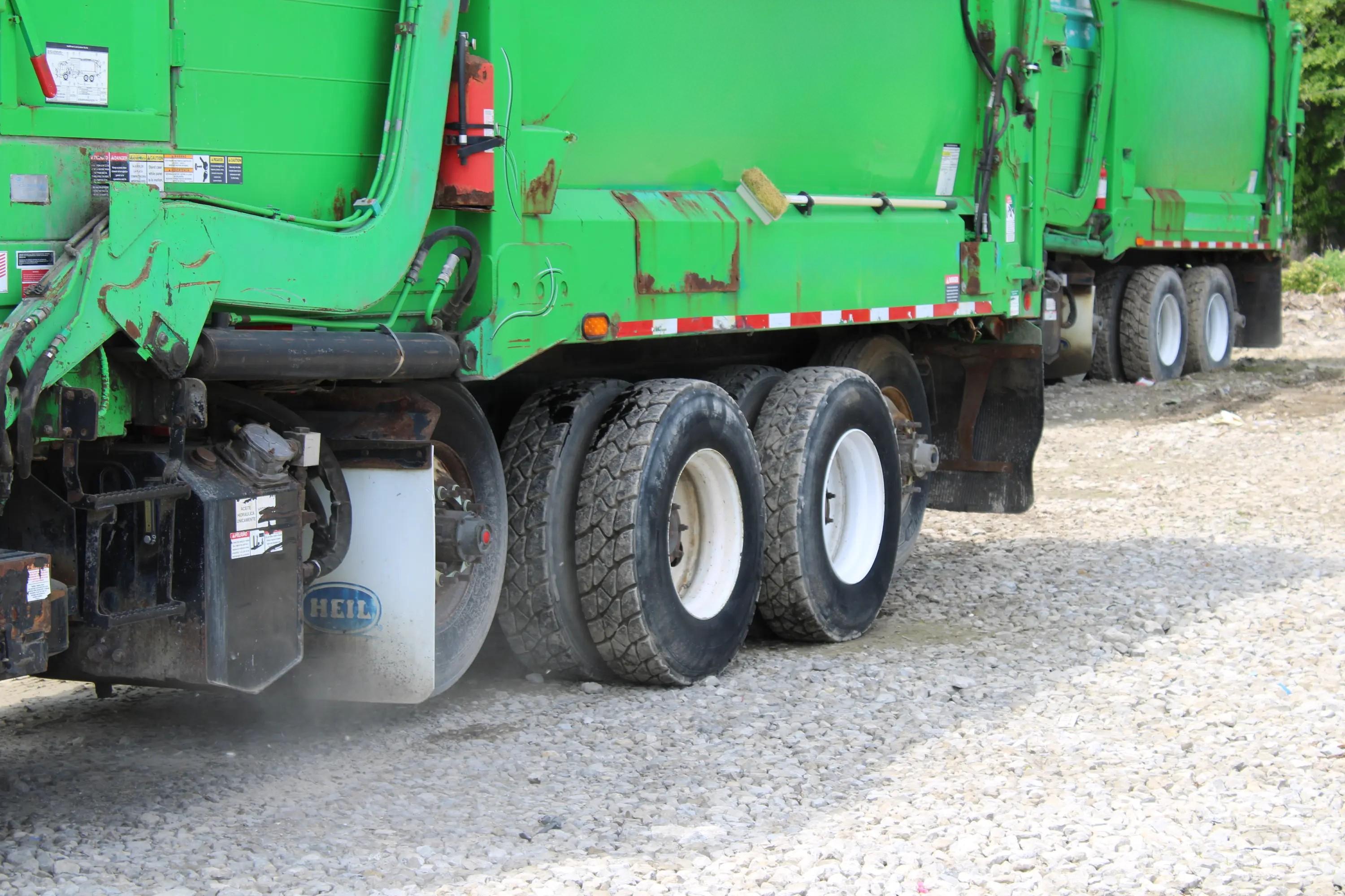2017 Mack Heil Front Loader - image 8