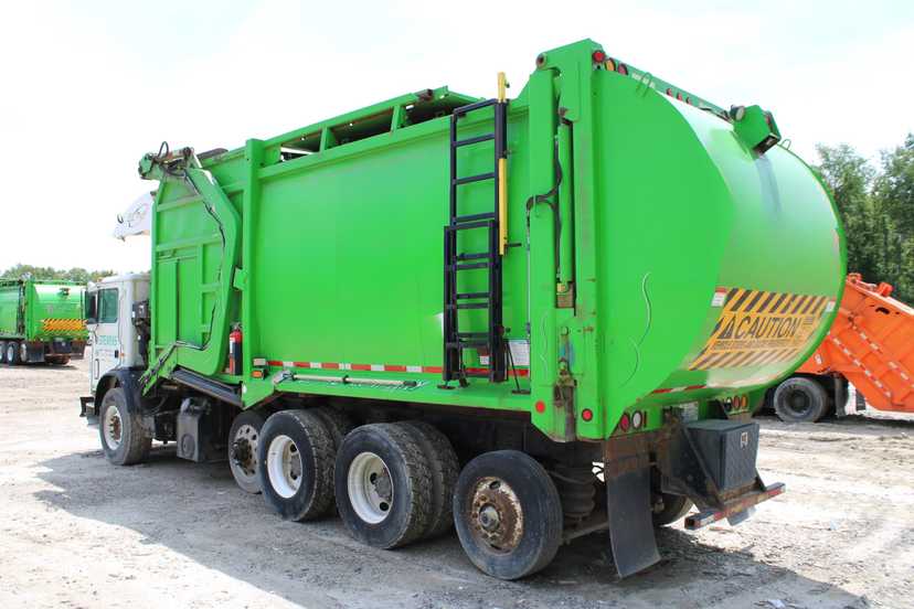 2020 Mack E-Z Pack Front Loader — photo 8