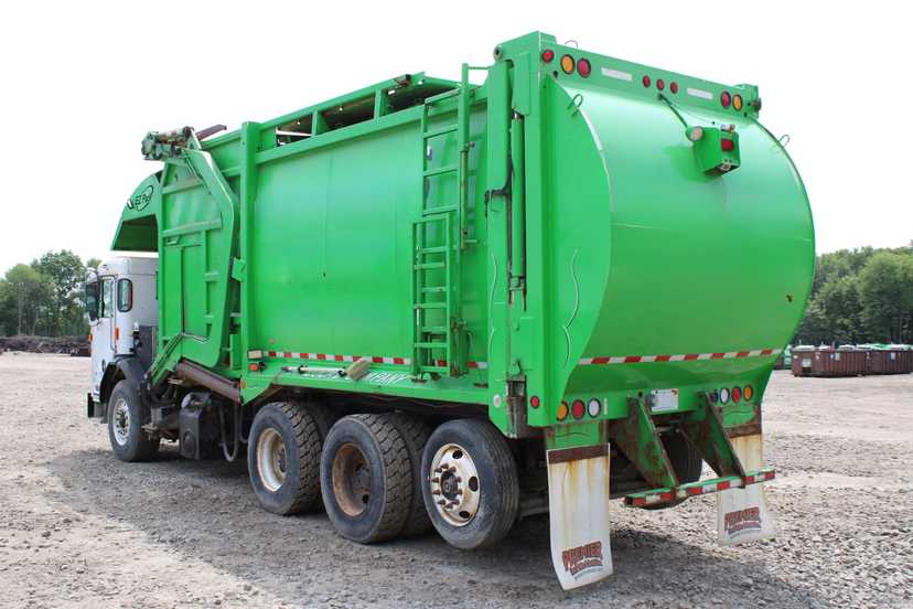 2020 Peterbilt E-Z Pack Front Loader — photo 7