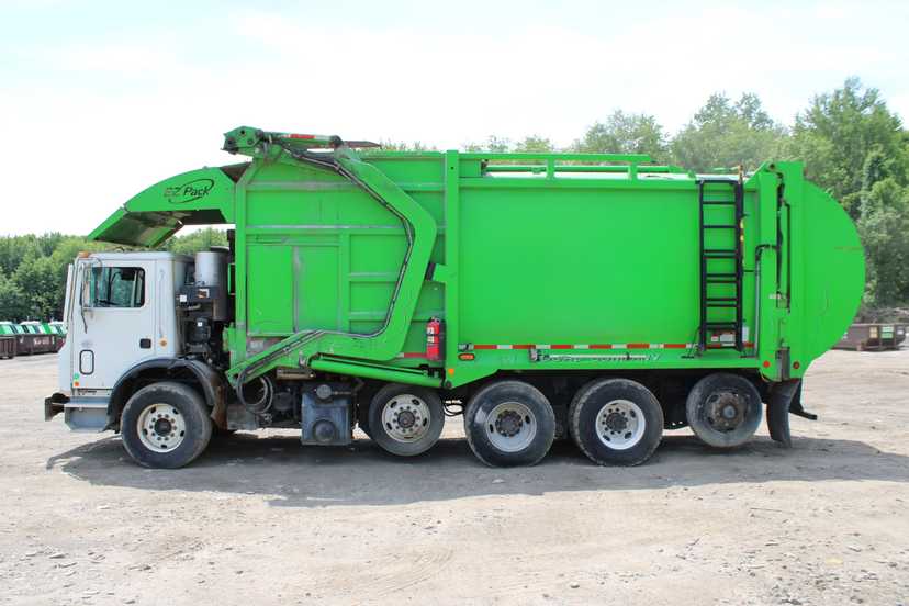 2020 Mack E-Z Pack Front Loader — photo 8