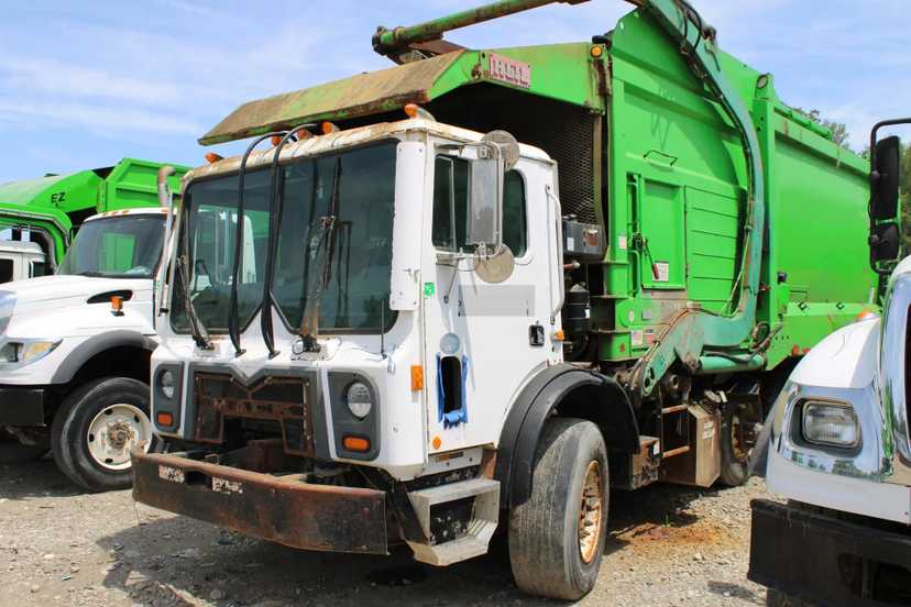 2016 Mack Heil Front Loader — photo 3