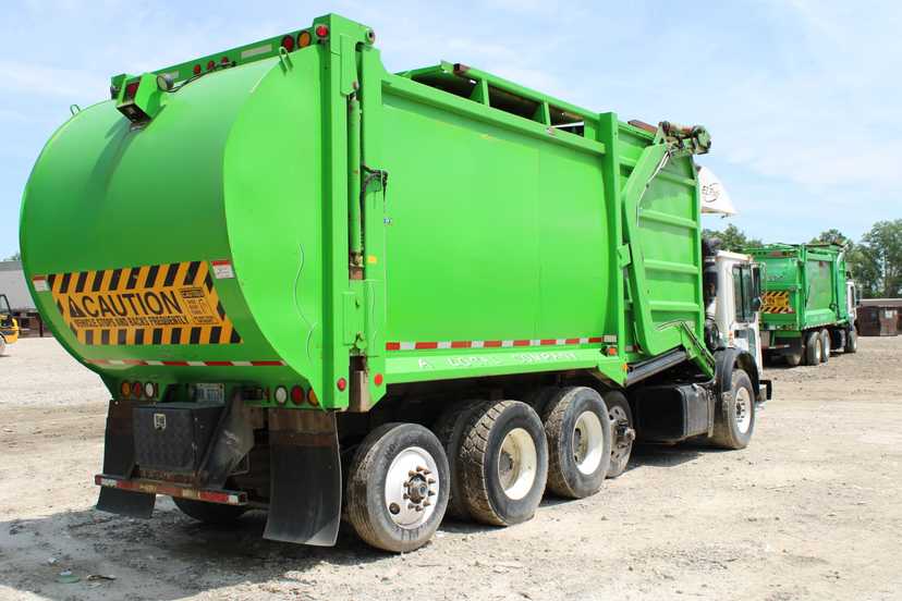 2020 Mack E-Z Pack Front Loader — photo 5