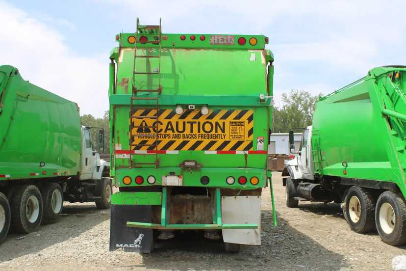 2016 Mack Heil Front Loader — photo 6