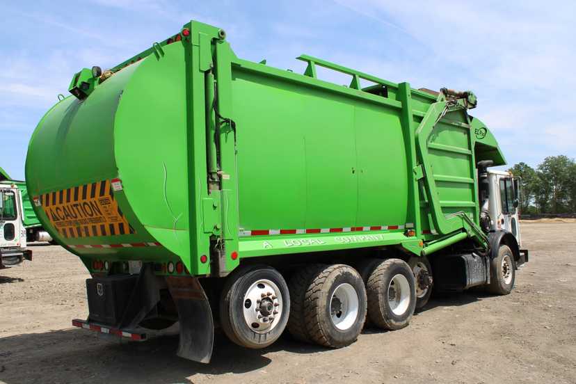 2020 Mack E-Z Pack Front Loader — photo 6