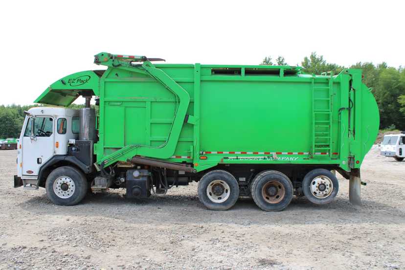 2020 Peterbilt E-Z Pack Front Loader — photo 8
