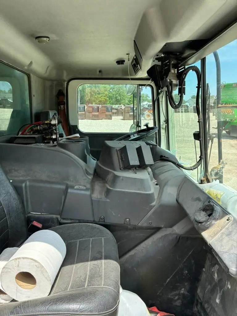 2020 Mack E-Z Pack Front Loader - image 11