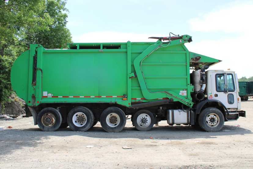2018 Mack E-Z Pack Front Loader — photo 4