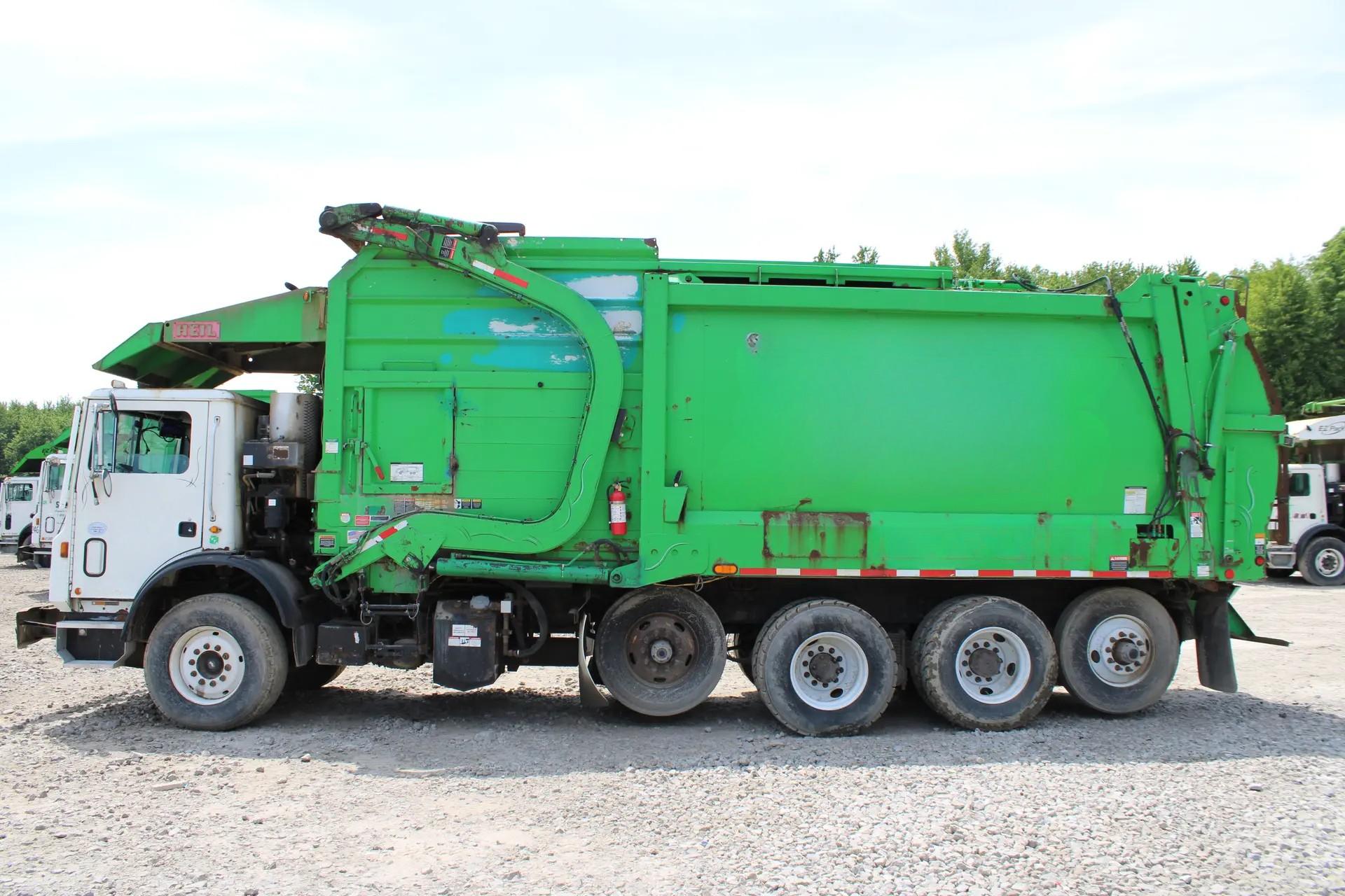 2017 Mack Heil Front Loader - image 9