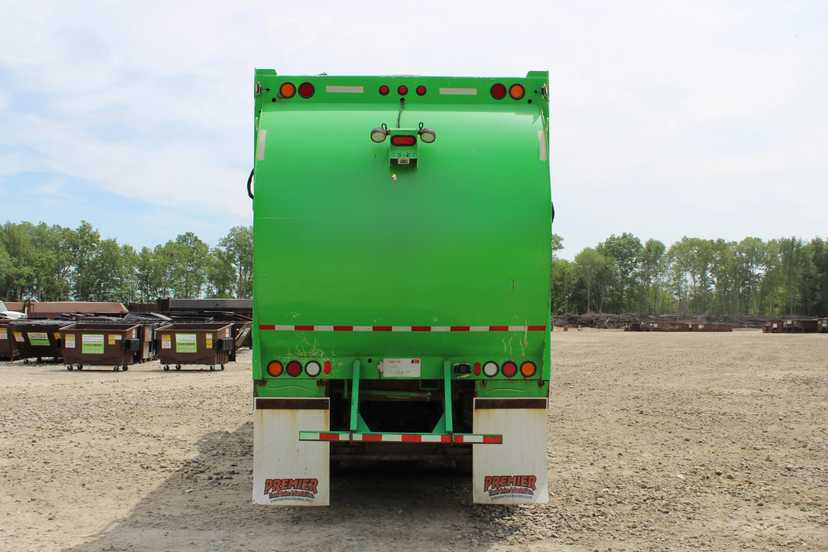 2020 Peterbilt E-Z Pack Front Loader — photo 6