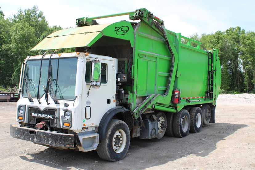 2020 Mack E-Z Pack Front Loader — photo 3