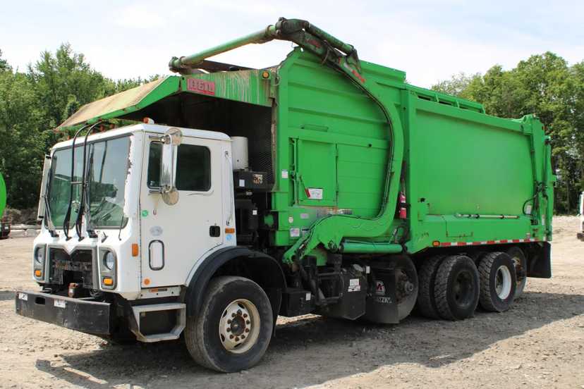 2017 Mack Heil Front Loader