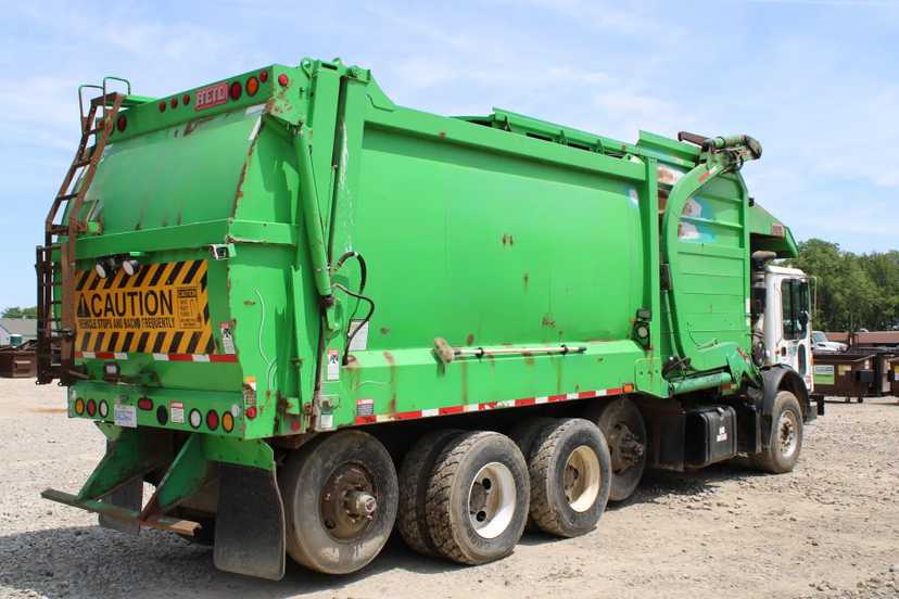 2017 Mack Heil Front Loader — photo 6