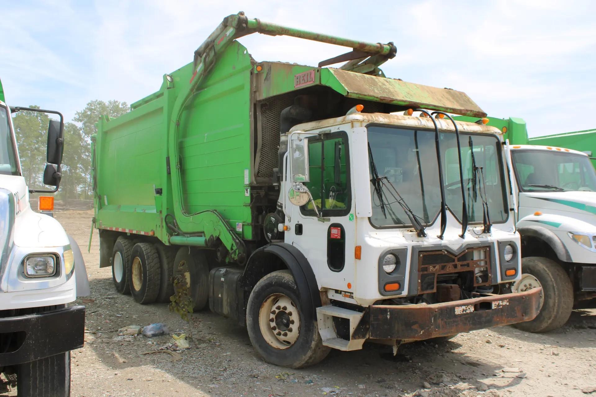 2016 Mack Heil Front Loader - image 1