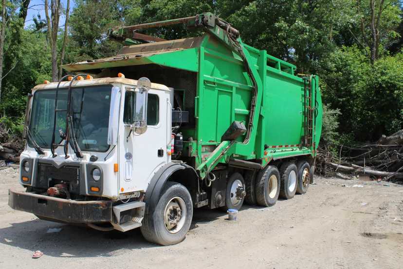 2018 Mack E-Z Pack Front Loader — photo 3