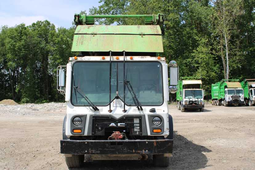 2016 Mack E-Z Pack Front Loader — photo 3